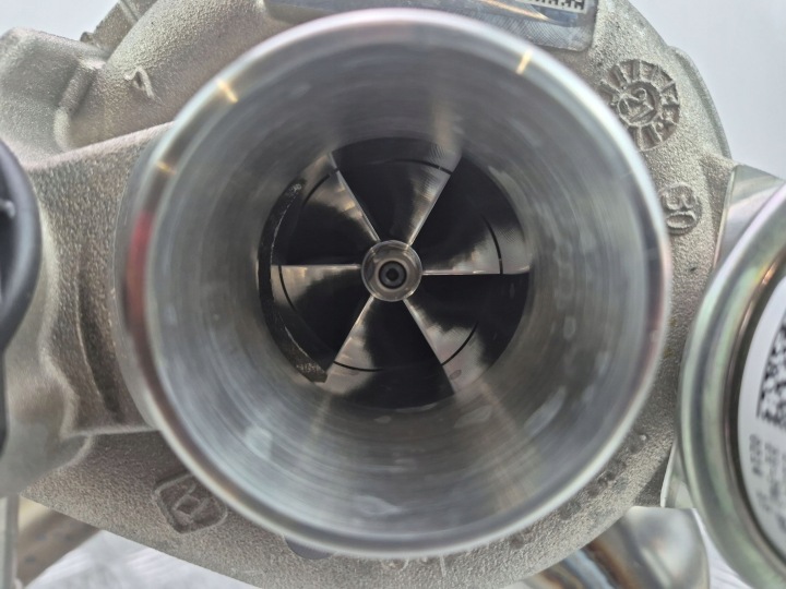 MERCEDES E200 CGI W213 TURBO A2740906080 NEUF 274.920