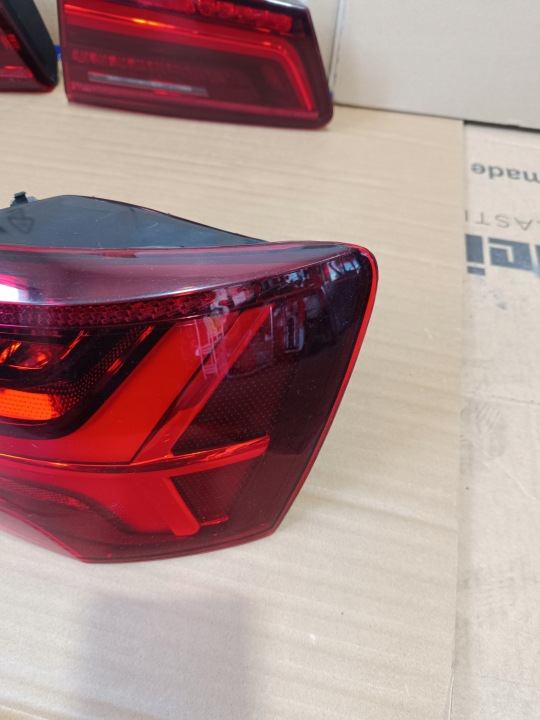 AUDI A6 C7 UNIVERSEL LIFT PHARE GAUCHE ARRIÈRE DANS COUVERCLE DE COFFRE LED MATRIX 4G9945093F