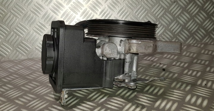 BMW 5 E60 E61 2.0 2.5 3.0 3.5 D POMPE AMPLIFICATEUR KOLO POULIE 6783431 13R