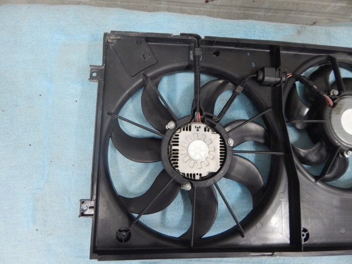 ENSEMBLE VENTILATEURS AVEC MONTAGE VERS VW SCIROCCO 2015A
