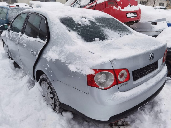 VOLKSWAGEN JETTA VITRE DE PORTIÈRE ARRIÈRE DROIT 2006 1.6L