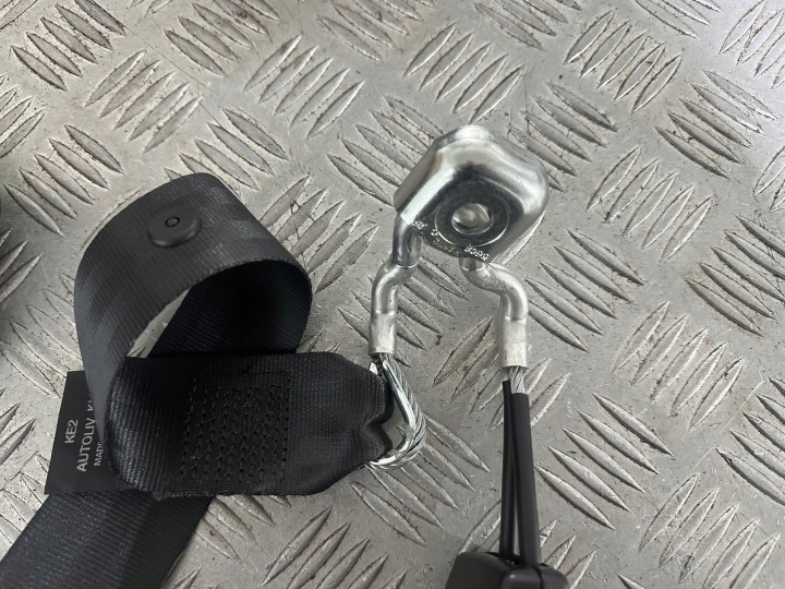 SEAT IBIZA IV 5PORTES PANNEAU ARRIÈRE BANQUETTES ARRIÈRE CENTRAL AGRAFE 6L0857485C