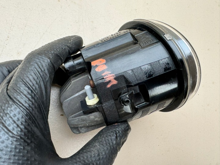 TOYOTA C-HR 1 I 16-23R PHARE PHARES ANTIBROUILLARD PRZECIWMGLOWY AVANT DROIT