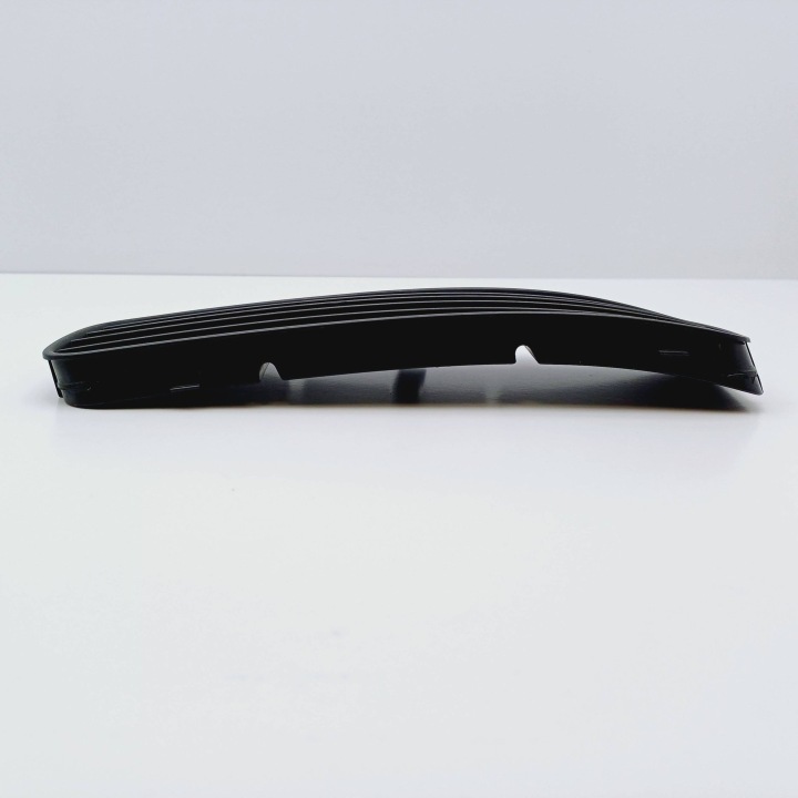 GRILLE PARE-CHOCS GAUCHE AVANT VW POLO III 6N 6K5853665A NR180
