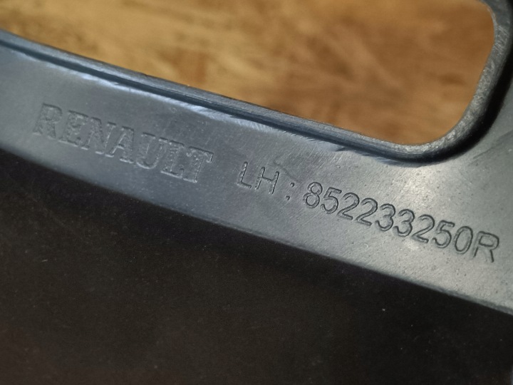 RENAULT CAPTUR GLISSIÈRE PARE-CHOCS GAUCHE ARRIÈRE 852233250R