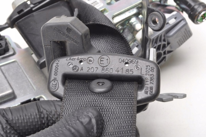 MERCEDES W207 CEINTURE DE SÉCURITÉ GAUCHE AVANT AVANT A2078604185