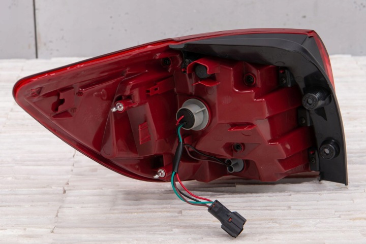 KIA SPORTAGE III SL 2014-2015 CARROSSERIE PHARE ARRIÈRE DROITE 924013W510