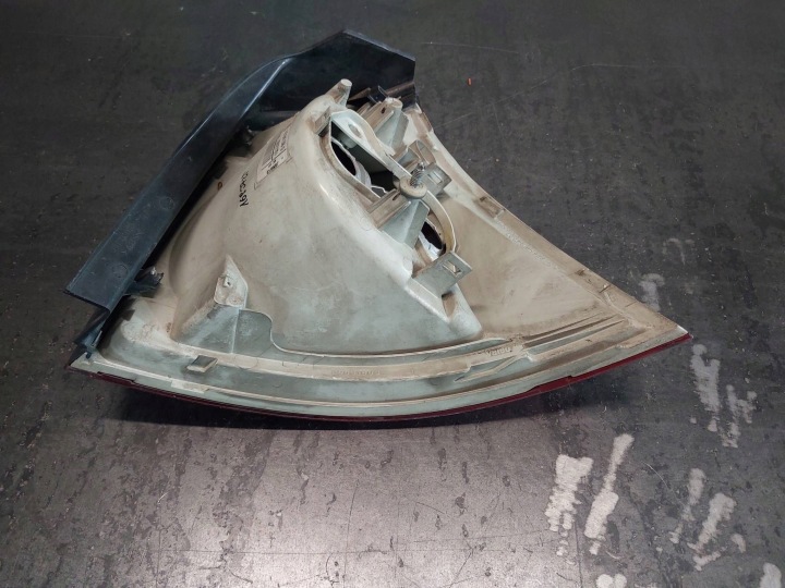 PHARE ARRIÈRE GAUCHE VOLKSWAGEN GOLF V 1K6945095D 89031704