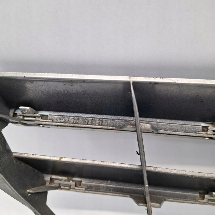 2003 MERCEDES-BENZ CLK A209 C209 GRILLE VENTILATION A2098800123