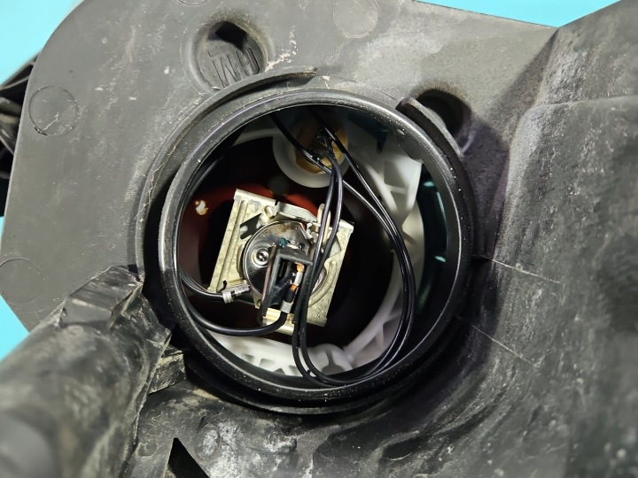 PROJECTEUR GAUCHE PHARE AVANT OPEL ZAFIRA B EUROPE 13252472