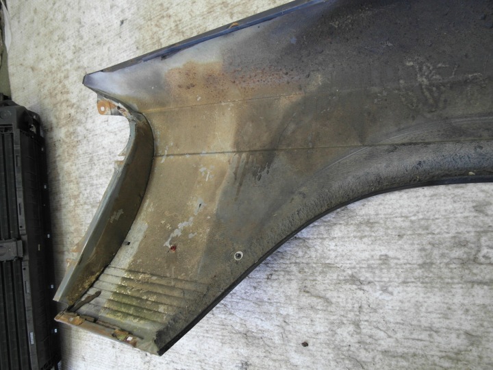 MERCEDES SL107 107 R107 SANS CORROSIONS ENTIER AILE AVANT GAUCHE NR70