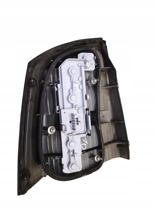 PHARE ARRIÈRE DROITE OPEL VECTRA C HAYON BERLINE COMPACTE 13157647 EUROPE EUROPE BARZO EN BON ÉTAT