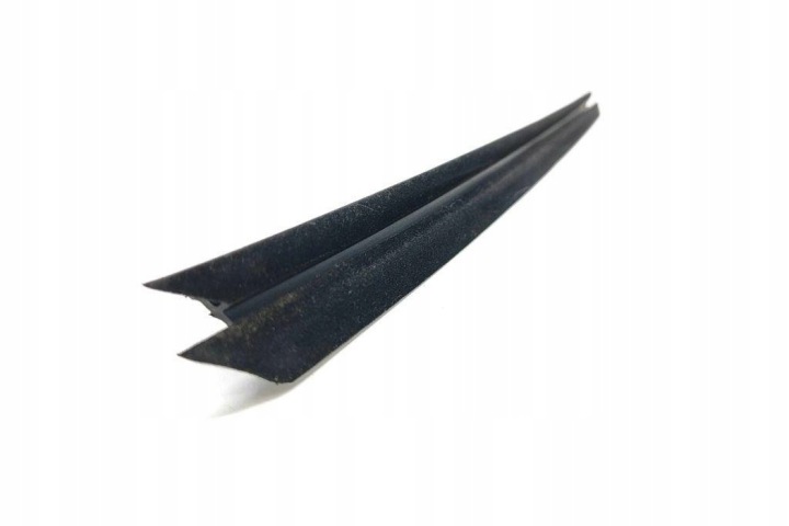 MOULURE RACLOIR DROITS AVANT PORTES BMW 1 (E81) 7066604 2.0L DIESEL