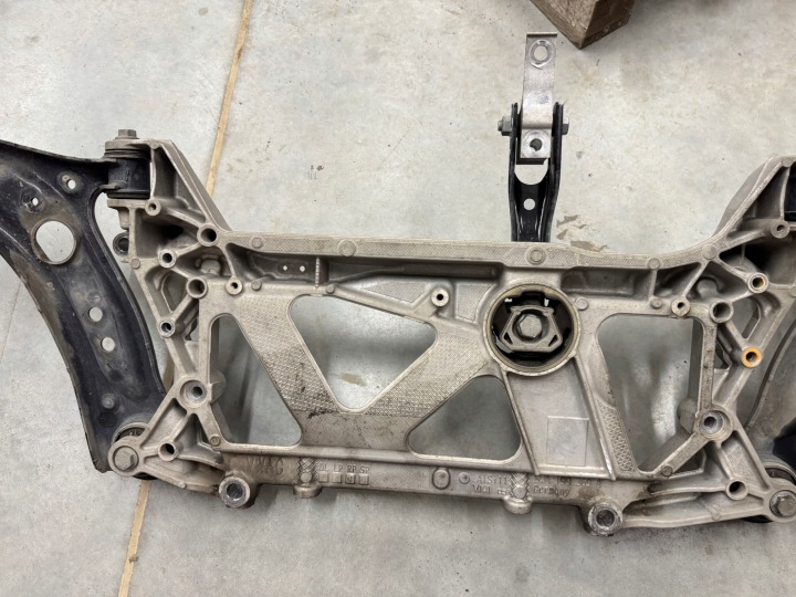 CHÂSSIS CHÂSSIS AVANT AUDI A3 GOLF 8 5WA199369A PARFAIT