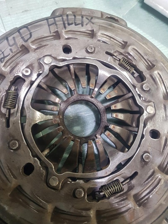 EMBRAYAGE 2.4 TOYOTA HILUX VIII 31210-0K360