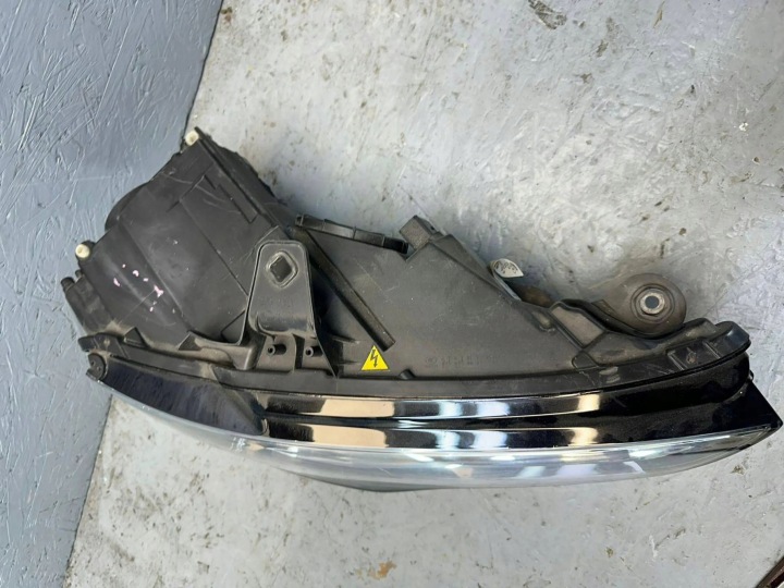 PHARE DROIT AVANT AUDI A3 8V XÉNON 8V0941032AE EUROPE