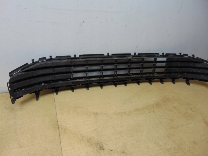 GRILLE DANS PARE-CHOCS CENTRALE VW GOLF VII SPORTSVAN