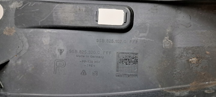 PROTECTION CHÂSSIS DROIT AVANT PASSAGE DE ROUE PORSCHE MACAN 95B 95B825320G