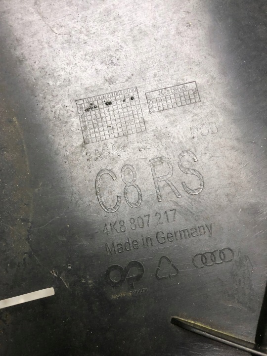 RENFORCEMENT GRILLE DE RADIATEUR AUDI RS6 RS7 C8 4K8807217