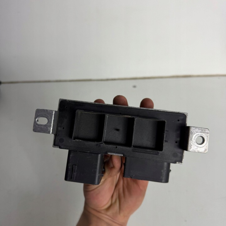 MODULE RELAIS BOUGIES INCANDESCENCE OPEL VIVARO OE ORIGINAL 8200558438