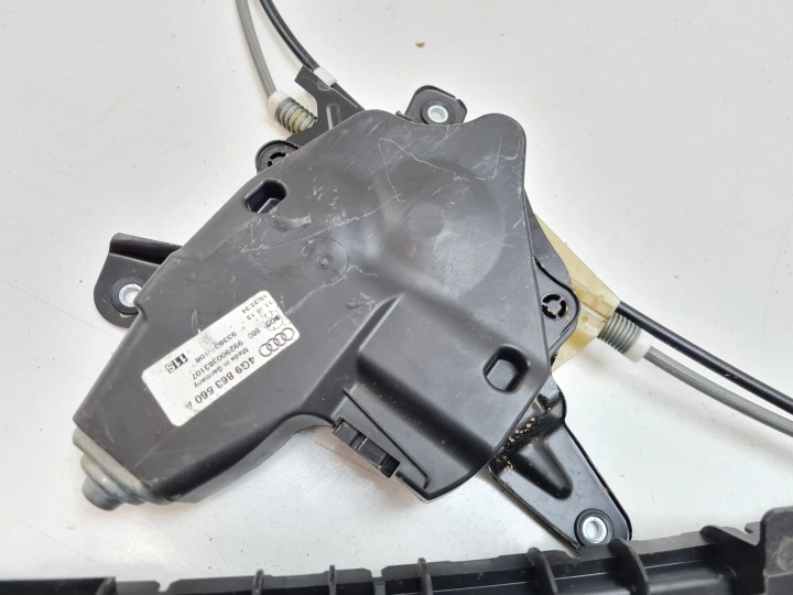 AUDI OE 4G9863560A