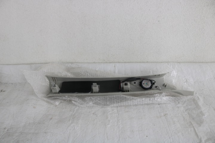 VW PASSAT B9 PROTECTION MONTANTS GAUCHE OU DROITE AVANT AVANT