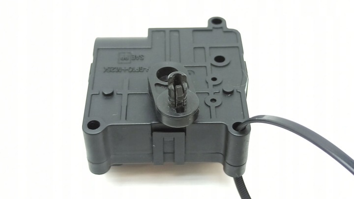 PETIT MOTEUR CAPOTS CONDUIT D'AIR LEXUS LS 430 1138002160