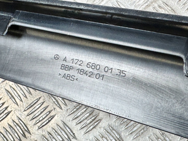 REVÊTEMENT SEUIL AVANT GAUCHE CÔTÉ MERCEDES-BENZ SLC R172 A1726800135