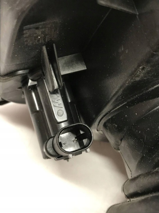 BMW 1 F40 GOULOTTE DE REMPLISSAGE DE CARBURANT 7454411