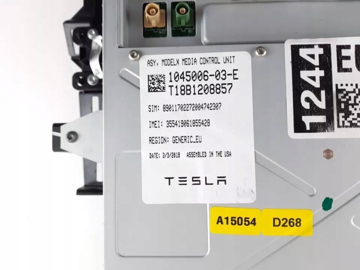 TESLA MODÈLE AVEC STACJA MULTIMEDIALNA 104500603E