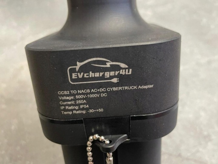 ADAPTATEUR LADOWARKI CCS2 TYP2 USA AC+DC 500-1000V 250A NACS VERS CYBERTRUCK