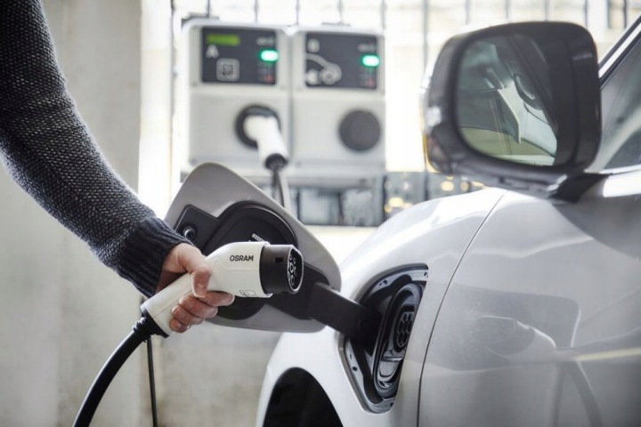CÂBLE VERS LADOWANIA OSRAM VERS AUTOMOBILES ÉLECTRIQUES BATTERYCHARGE 7PIN 1PHASE 16A