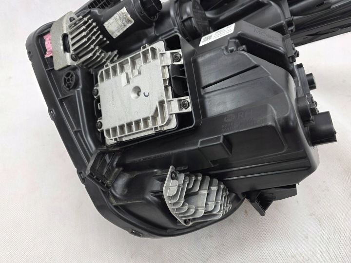 KIA SPORTAGE V 5 21+ PHARE AVANT AVANT DROITE COMPLET LED EUROPE 92102R2000