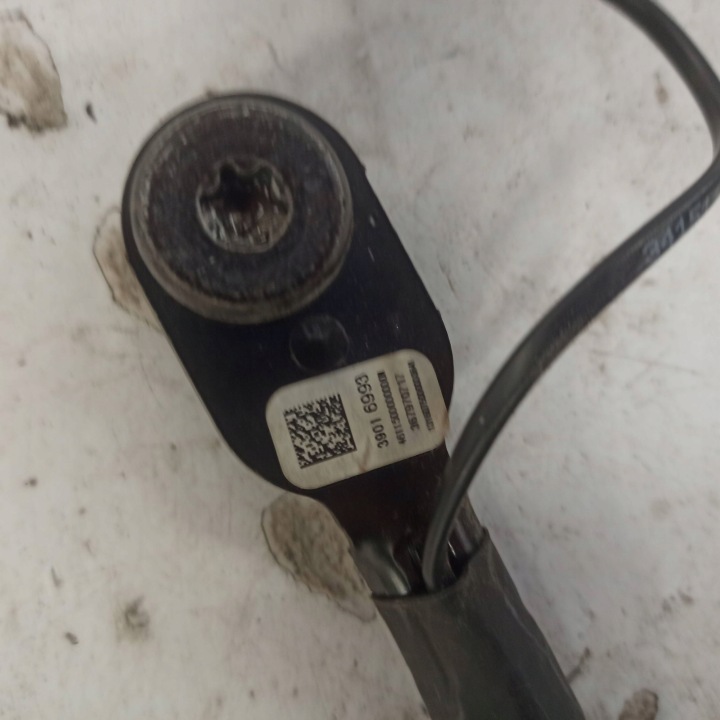 OPEL ASTRA V K AGRAFE COURROIE DROIT AVANT 39016993