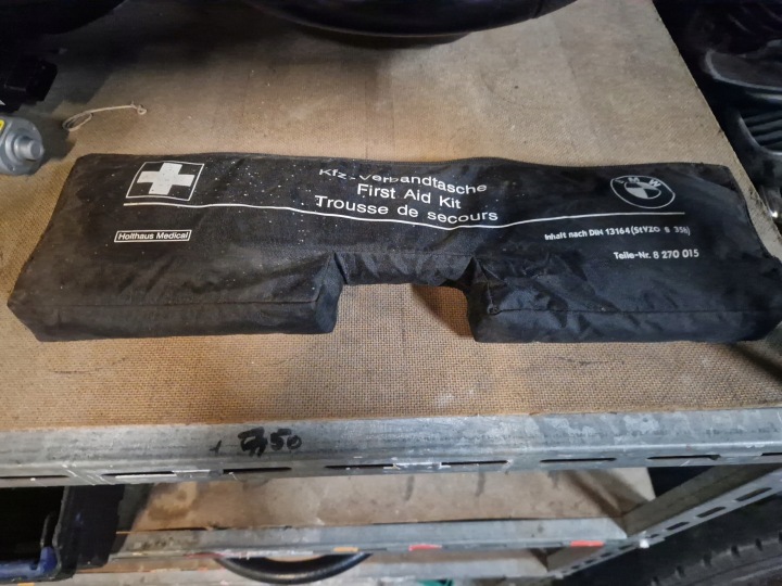 BMW E60 E65 E66 TROUSSE DE PREMIERS SECOURS COUVERCLES DE COFFRE KIT PREMIÈRE AIDE KIT 8270015