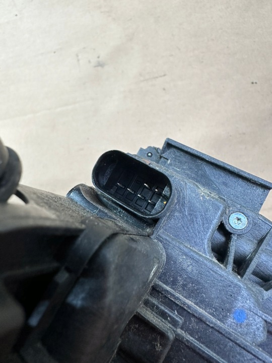 SERRURE DE PORTE GAUCHE AVANT AVANT MERCEDES C CLASSE W205 DES