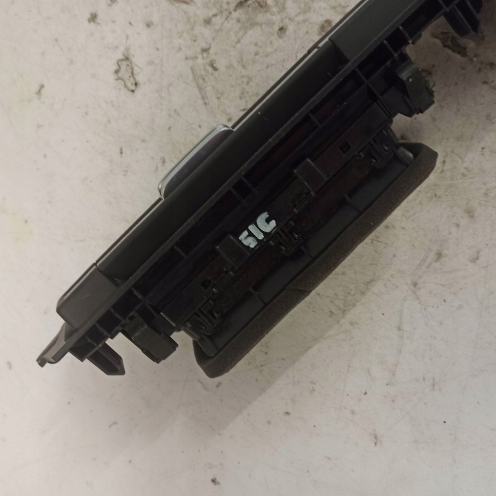 AUDI A3 8Y GRILLE CONDUIT D'AIR CENTRALE ORIGINAL 8Y1820951A