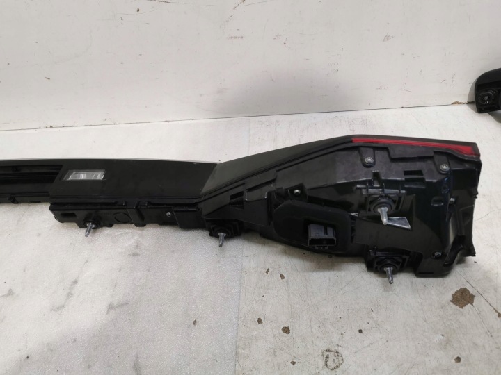 PHARE ARRIÈRE DANS CLAPET ARRIÈRE AUDI A8 S8 D5 4N0945095F