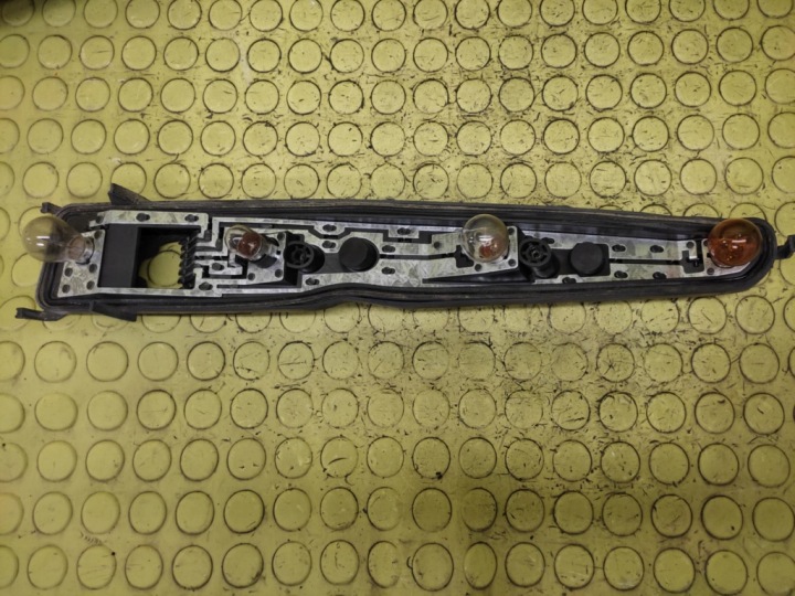 OPEL MERIVA A PHARE DROIT ARRIÈRE 93294346