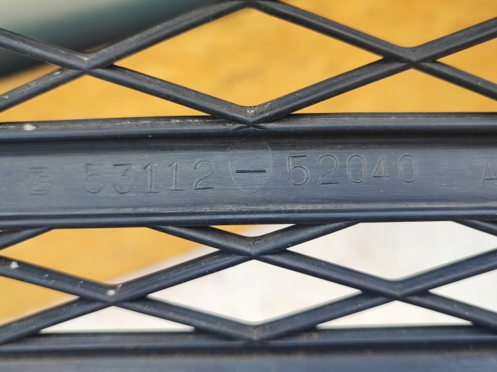 GRILLE CENTRALE CALANDRE PARE-CHOCS AVANT TOYOTA YARIS VERSO P2 02- 5311252040