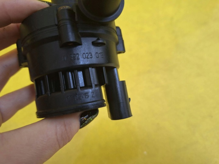 POMPE CIRCULATION EAU SUPPLÉMENTAIRE POMPE RENAULT CLIO NR38