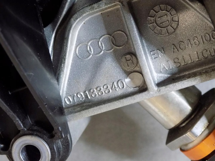 AUDI S8 A8 D4 COLLECTEUR ADMISSION 079133109F