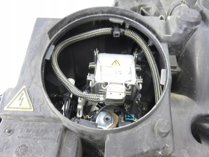 PHARE DROITE AVANT MERCEDES W204 A2048203061 030123427200