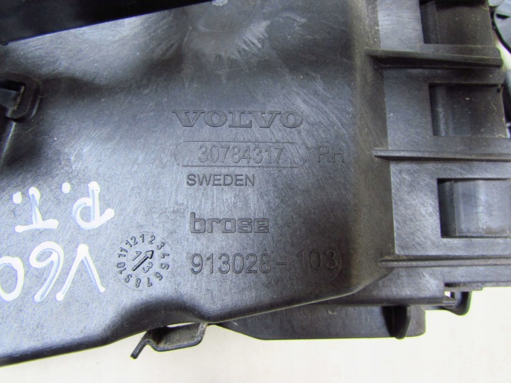 VOLVO S60 II V60 10-17 SERRURE DE PORTE ARRIÈRE DROIT SUPPORT 31349868