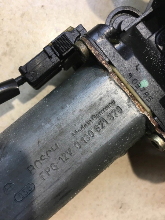 ÉLÉVATEUR VITRES AVANT GAUCHE MERCEDES-BENZ OE 0130821670