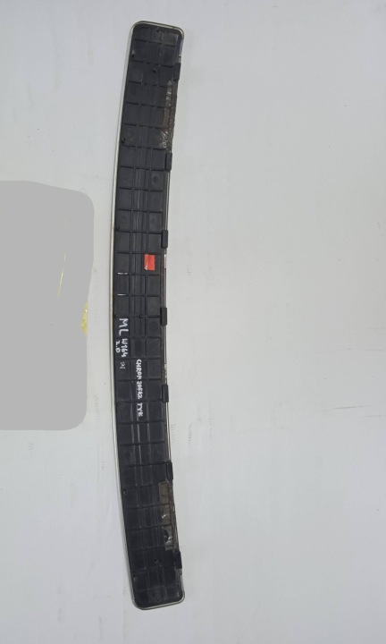 REVÊTEMENT SEUIL COUVERCLES DE COFFRE MERCEDES-BENZ ML W164 A1648850016