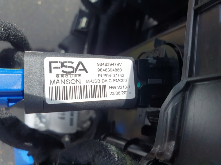 ACCOUDOIR TUNNEL PEUGEOT 308 T10 9835860680 USB MANUEL CHARGEUR