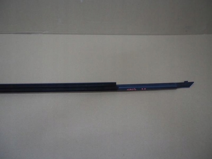 MOULURE RACLOIR PORTES PARAPET DROIT AVANT MERCEDES W205 A2057202024