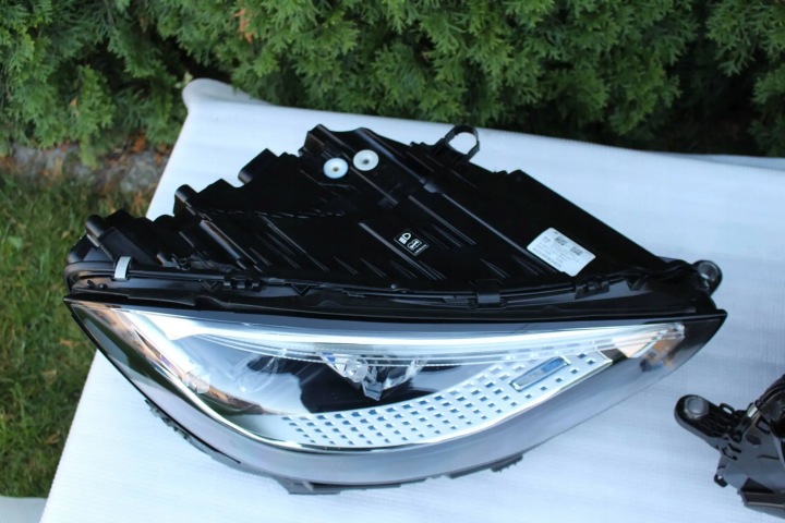 MERCEDES-BENZ AVEC W223 2023 ENSEMBLE PHARES AVANT L+R