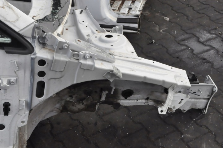 VOLKSWAGEN GOLF VIII QUART LONGERON DROITE AVANT R-LINE HAYON 5D 2023R